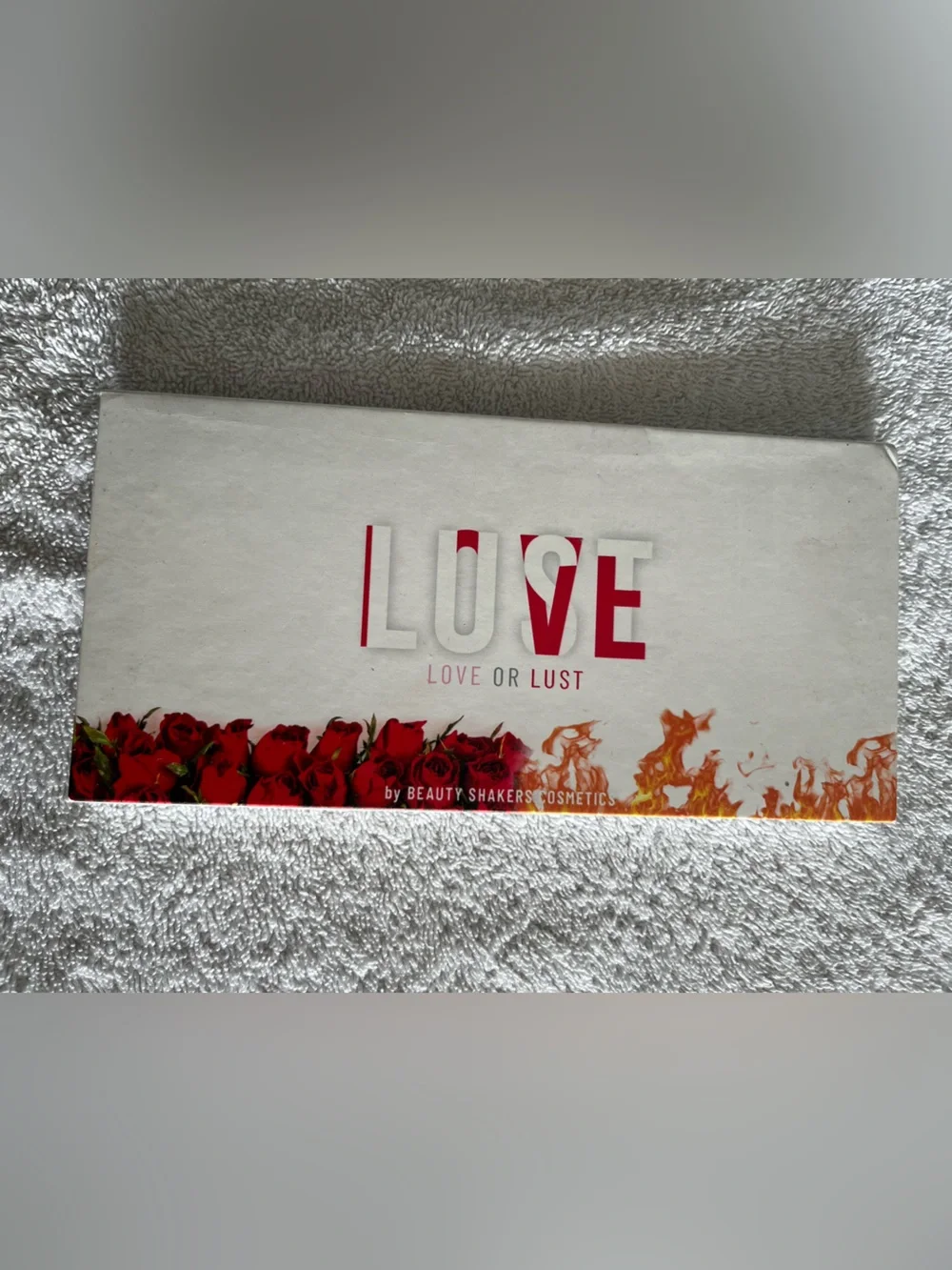 Beauty Shakers 'Love or Lust' Eyeshadow Palette - Red Rose & Flame Shades